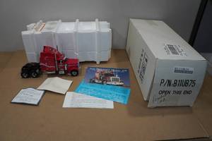 lot 58 image: Franklin Mint the Peterbilt 379 Die-Cast Model