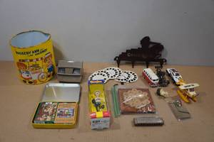 lot 115 image: Vintage Toys - Transformer, View-Master
