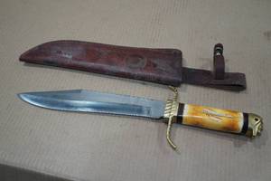 lot 143 image: Vintage 15.75 Chipaway Cutlery Bowie Knife