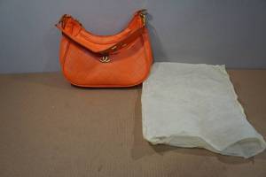 lot 166 image: Womens Chanel Handbag