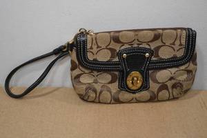 lot 169 image: Womens Coach Clutch Purse