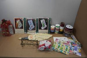lot 174 image: Assorted Holiday Dcor