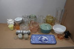 lot 177 image: Assorted Glassware