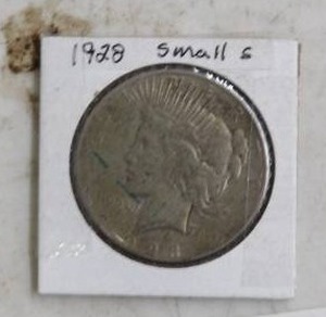 lot 206 image: 1928 SMALL S $1 PEACE DOLLAR 90% SILVER