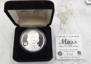 lot 212 image: RANDY MOSS SILVER SERIES MEDALLION 1 TROY OZ .999 SILVER 1 OF 5000 #2137 HIGHLAND MINT