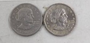 lot 228 image: 2) 1979-P SUSAN B. ANTHONY DOLLARS 1) WIDE RIM(NEAR DATE) & 1) NARROW RIM (FAR DATE)