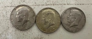 lot 64 image: 3- KENNEDY HALF DOLLAR 40% SILVER