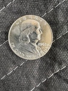 lot 94 image: 1963D BENJAMIN FRANKLIN AUBU 90% SILVER HALF DOLLAR  BUY LOT 94-113 TO OWN A COMPLETE ROLL