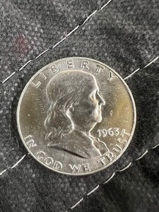lot 96 image: 1963D BENJAMIN FRANKLIN AUBU 90% SILVER HALF DOLLAR  BUY LOT 94-113 TO OWN A COMPLETE ROLL
