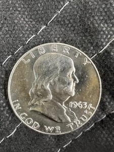 lot 98 image: 1963D BENJAMIN FRANKLIN AUBU 90% SILVER HALF DOLLAR  BUY LOT 94-113 TO OWN A COMPLETE ROLL