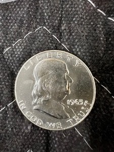 lot 100 image: 1963D BENJAMIN FRANKLIN AUBU 90% SILVER HALF DOLLAR  BUY LOT 94-113 TO OWN A COMPLETE ROLL