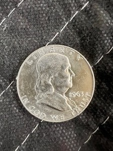 lot 102 image: 1963D BENJAMIN FRANKLIN AUBU 90% SILVER HALF DOLLAR  BUY LOT 94-113 TO OWN A COMPLETE ROLL