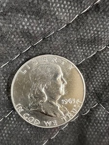 lot 103 image: 1963D BENJAMIN FRANKLIN AUBU 90% SILVER HALF DOLLAR  BUY LOT 94-113 TO OWN A COMPLETE ROLL