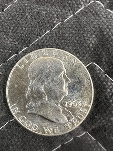 lot 105 image: 1963D BENJAMIN FRANKLIN AUBU 90% SILVER HALF DOLLAR  BUY LOT 94-113 TO OWN A COMPLETE ROLL