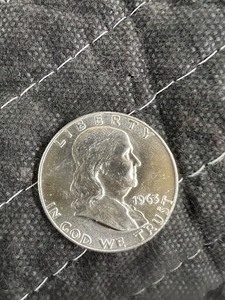 lot 108 image: 1963D BENJAMIN FRANKLIN AUBU 90% SILVER HALF DOLLAR  BUY LOT 94-113 TO OWN A COMPLETE ROLL