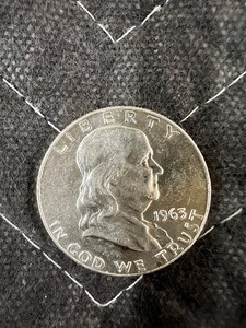 lot 111 image: 1963D BENJAMIN FRANKLIN AUBU 90% SILVER HALF DOLLAR  BUY LOT 94-113 TO OWN A COMPLETE ROLL