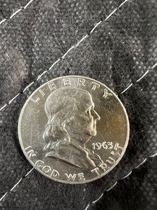 lot 112 image: 1963D BENJAMIN FRANKLIN AUBU 90% SILVER HALF DOLLAR  BUY LOT 94-113 TO OWN A COMPLETE ROLL