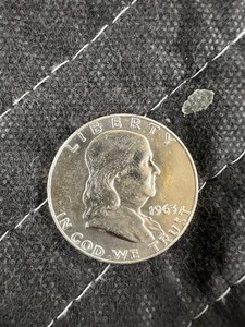 lot 113 image: 1963D BENJAMIN FRANKLIN AUBU 90% SILVER HALF DOLLAR  BUY LOT 94-113 TO OWN A COMPLETE ROLL