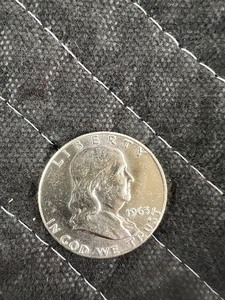 lot 116 image: 1963P BENJAMIN FRANKLIN AUBU 90% SILVER HALF DOLLAR  BUY LOTS 114-133 TO OWN A COMPLETE ROLL