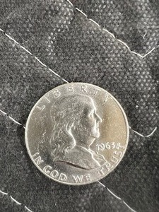 lot 117 image: 1963P BENJAMIN FRANKLIN AUBU 90% SILVER HALF DOLLAR  BUY LOTS 114-133 TO OWN A COMPLETE ROLL