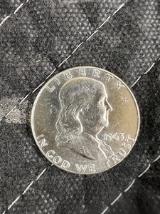 lot 118 image: 1963P BENJAMIN FRANKLIN AUBU 90% SILVER HALF DOLLAR  BUY LOTS 114-133 TO OWN A COMPLETE ROLL
