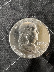 lot 121 image: 1963P BENJAMIN FRANKLIN AUBU 90% SILVER HALF DOLLAR  BUY LOTS 114-133 TO OWN A COMPLETE ROLL