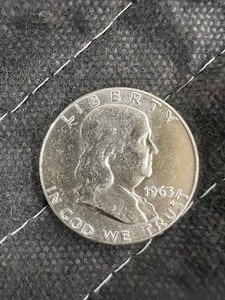 lot 124 image: 1963P BENJAMIN FRANKLIN AUBU 90% SILVER HALF DOLLAR  BUY LOTS 114-133 TO OWN A COMPLETE ROLL