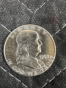 lot 129 image: 1963P BENJAMIN FRANKLIN AUBU 90% SILVER HALF DOLLAR  BUY LOTS 114-133 TO OWN A COMPLETE ROLL