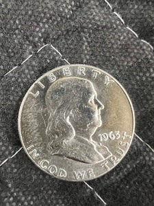 lot 131 image: 1963P BENJAMIN FRANKLIN AUBU 90% SILVER HALF DOLLAR  BUY LOTS 114-133 TO OWN A COMPLETE ROLL