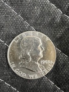 lot 132 image: 1963P BENJAMIN FRANKLIN AUBU 90% SILVER HALF DOLLAR  BUY LOTS 114-133 TO OWN A COMPLETE ROLL