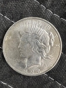 lot 200 image: 1923 $1 PEACE DOLLAR 90% SILVER