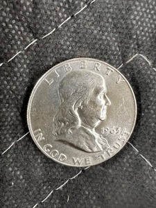 lot 99 image: 1963D BENJAMIN FRANKLIN AUBU 90% SILVER HALF DOLLAR  BUY LOT 94-113 TO OWN A COMPLETE ROLL