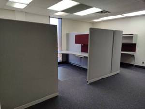 Partitioned Cubicles w/Desks & Storage