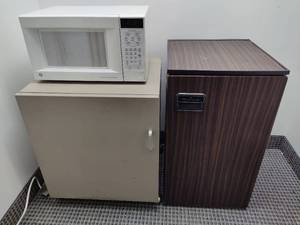 lot 7 image: Kitchenette Items