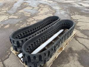 lot 17 image: Brand New BOBCAT C-Pattern Skid Tracks
