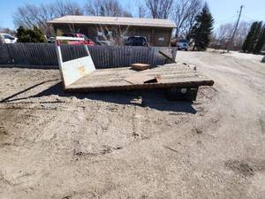 lot 19 image: Used Flatbed
