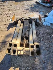 lot 25 image: Dump Body Frame and cylinder