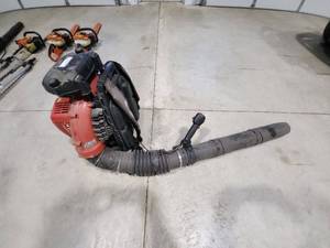 lot 28 image: Used Backpack Leaf Blower - Redmax EBZ8500RH