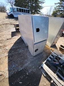 lot 59 image: Large behind cab Aluminum Tool Storage Box with Shelves