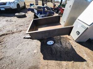 lot 61 image: Used lawn and garden Dump Trailer