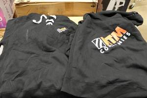 lot 266A image: 2 Sweatshirts -2XL
