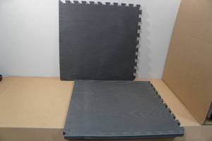 lot 28 image: 2 Foam Floor 24 Squares