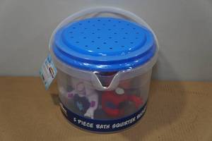 lot 43 image: Marvel 5-Piece Bath Squirter Bucket Set