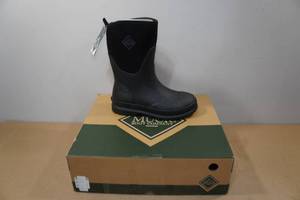 lot 109 image: Muck Boots Womens Chore Classic Mid Boots -Size 9