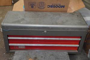 lot 118 image: Craftsman 2-Drawer Tool Chest with Tools