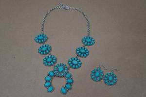 lot 218 image: Squash Blossum Turquoise Necklace and Earrings