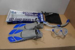 lot 226 image: Cressi Blulove Adult Snorkel Set -Fin Size LXL
