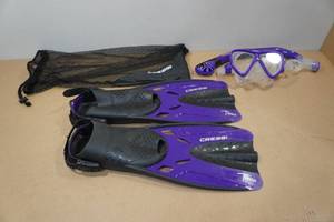 lot 227 image: Cressi Tonga Adult Snorkel Set -Fin Size SM