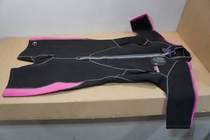 lot 237 image: Cressi Lido Womens 2mm Wetsuit -XXL6, Pink