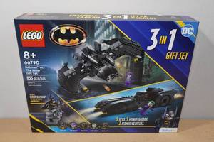 lot 242 image: Lego Batman VS Joker 835 Piece Building Set